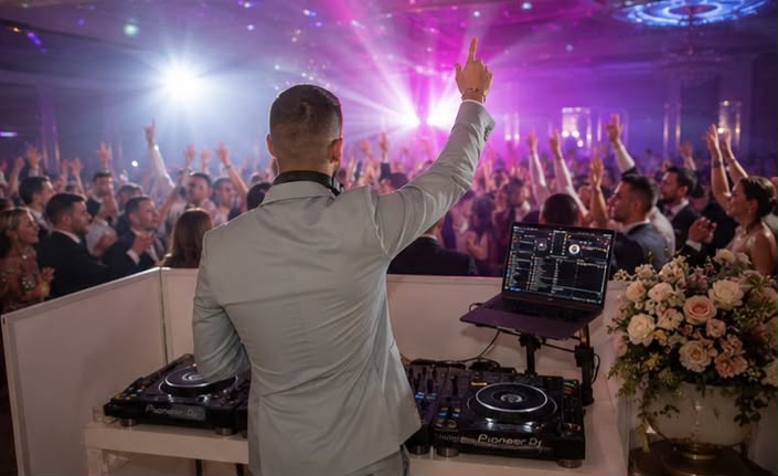 DJ KEGGY bei einem exklusiven Event